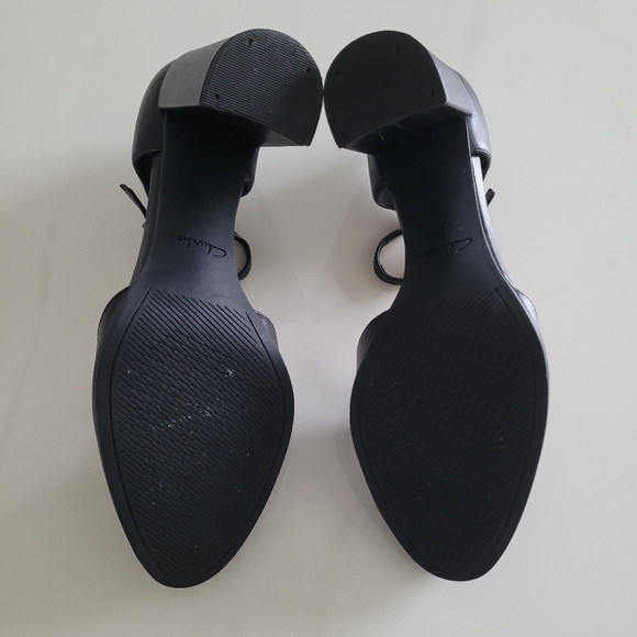 Clarks Black T-Strap Women's Heels - Picture 5 of 7